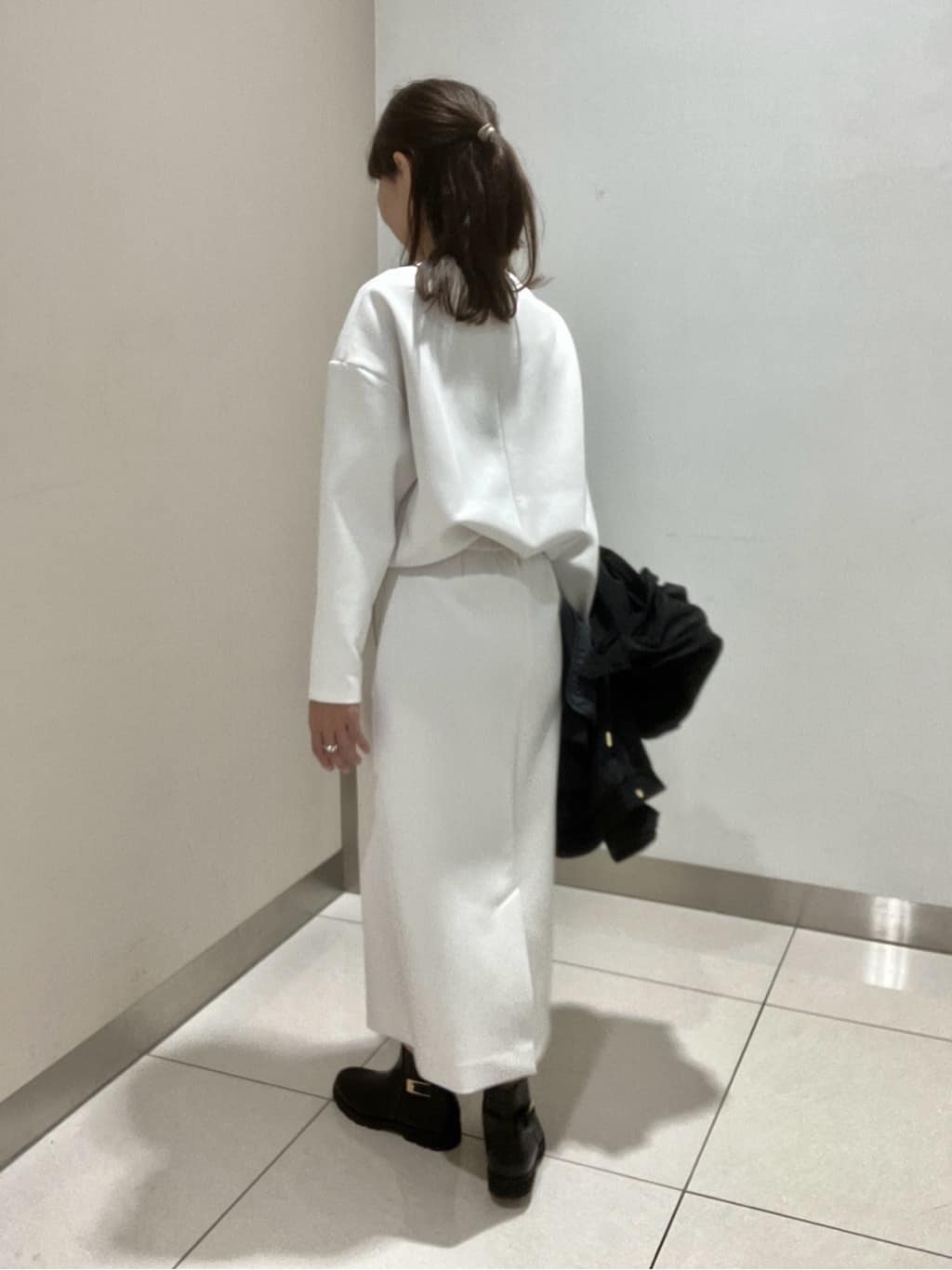 ひろみさんの「UNTITLED｜【セットアップ可/洗える】ダンボールジャージ プルオーバー」を使ったコーディネート
