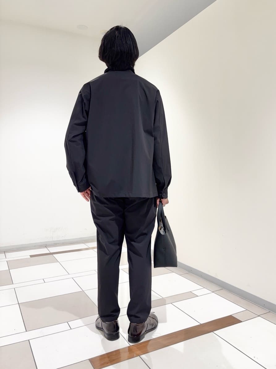 及川さんの「TAKEO KIKUCHI｜【3D ナイロン ストレッチ】スタンドカラー シャツブルゾン」を使ったコーディネート
