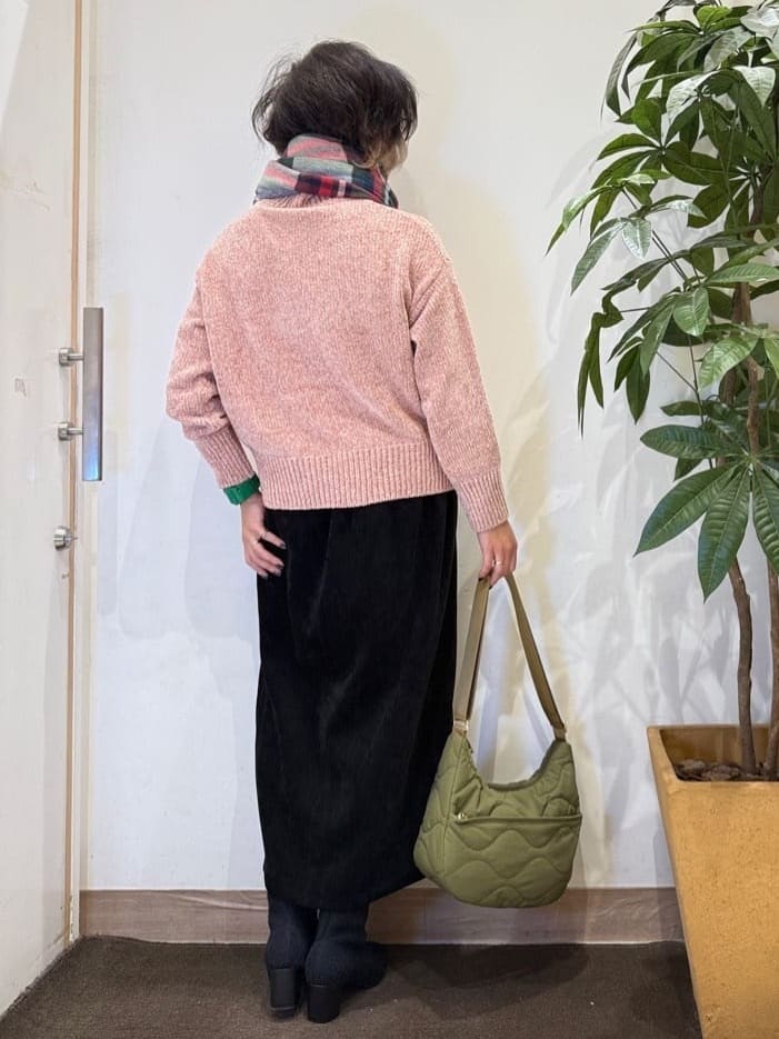 misakiさんの「SHOO･LA･RUE｜【S-LL】Iラインできれい見え モール風ナロースカート」を使ったコーディネート