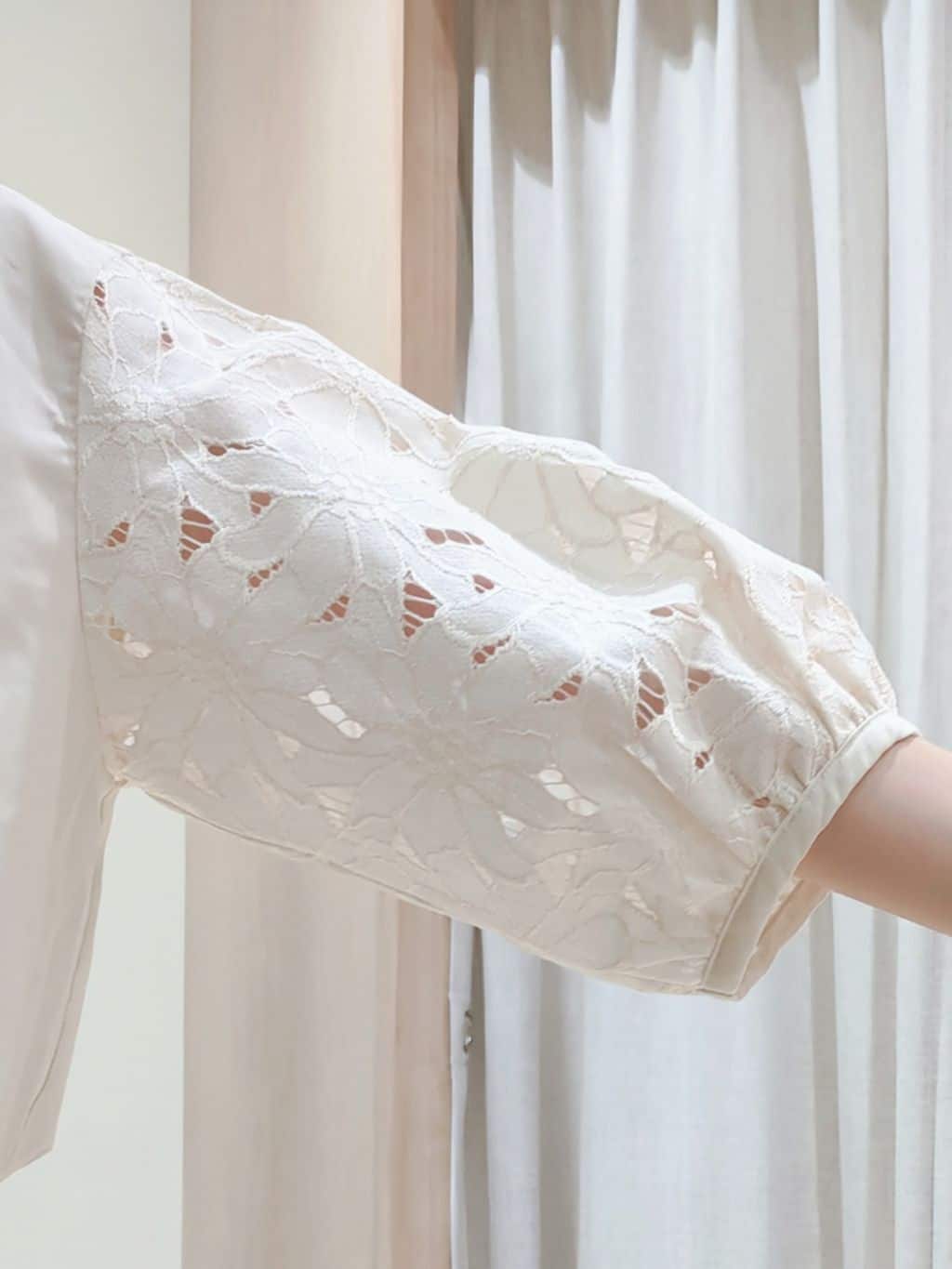 Yuiさんの「grove｜軽やかに体型カバーも叶う　シャーリングティアードスカート」を使ったコーディネート