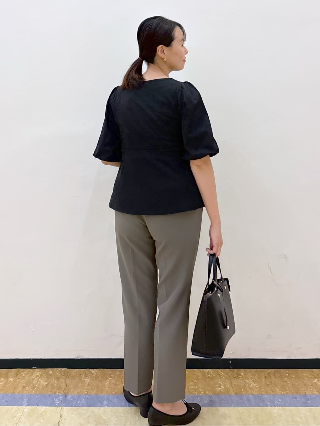 akariさんの「index｜《S-LLサイズ》バルーンスリーブペプラムトップス【洗濯機洗い可／接触冷感／UVケア】」を使ったコーディネート