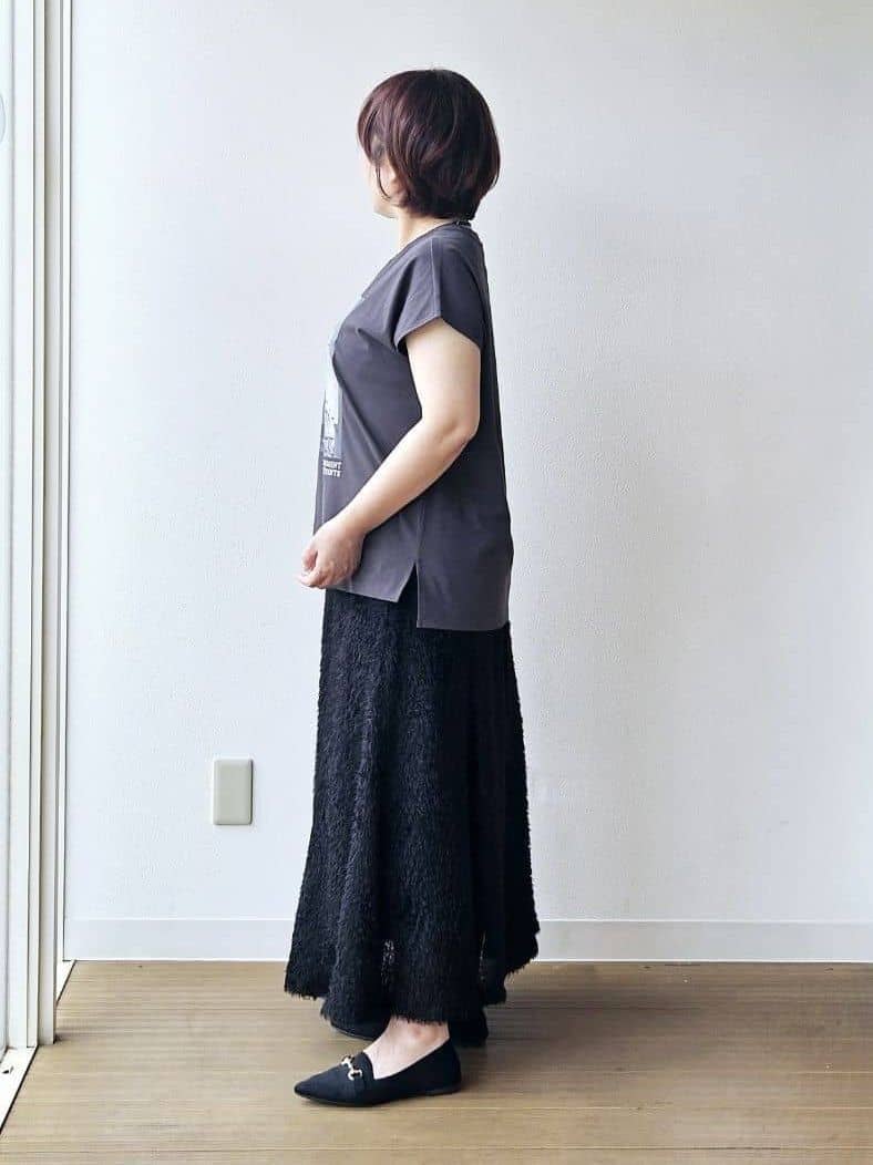 やじまさんの「UNTITLED｜【セットアップ可/後ろウエストゴム】フェザーマーメイドスカート」を使ったコーディネート