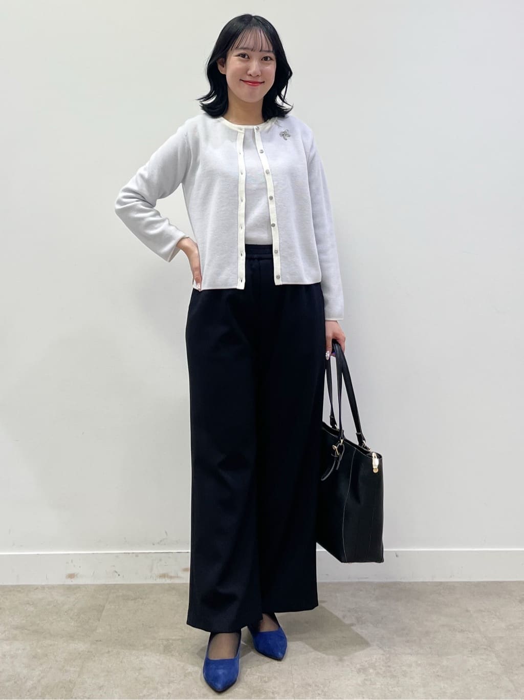 yukariさんの「Reflect｜【秋映え／単品使い◎／すっきり見え】ブローチ付きニットアンサンブル」を使ったコーディネート