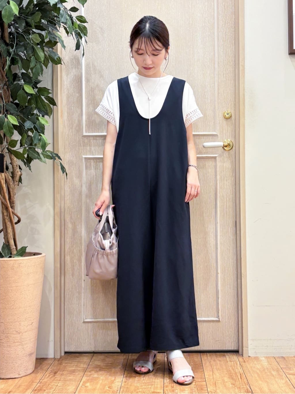 なみさんの「SHOO･LA･RUE｜【前後2WAY/洗える】さらっと着られるサロペット」を使ったコーディネート