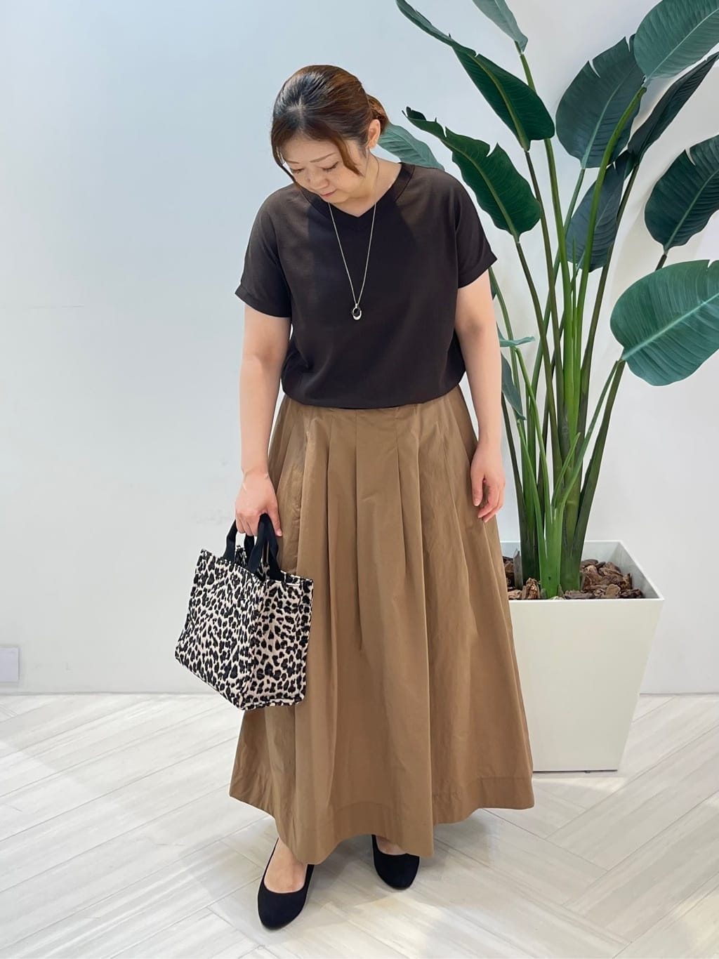 Tomoさんの「UNTITLED｜【洗える/前後2WAY】ネックプルオーバーニット」を使ったコーディネート