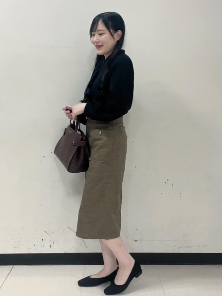 Hitomiさんの「index｜ボウタイフリルトップス【洗濯機OK／ストレッチ／イージーアイロン／防シワ】《S～3L》」を使ったコーディネート