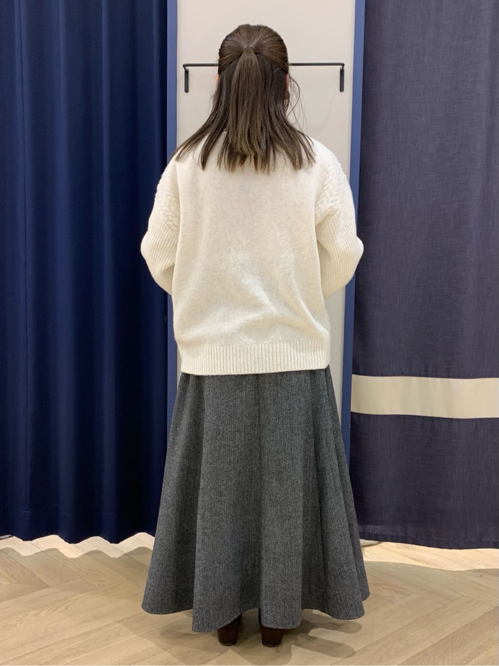 mokaさんの「grove｜ケーブルアクセント Vネックカーディガン」を使ったコーディネート