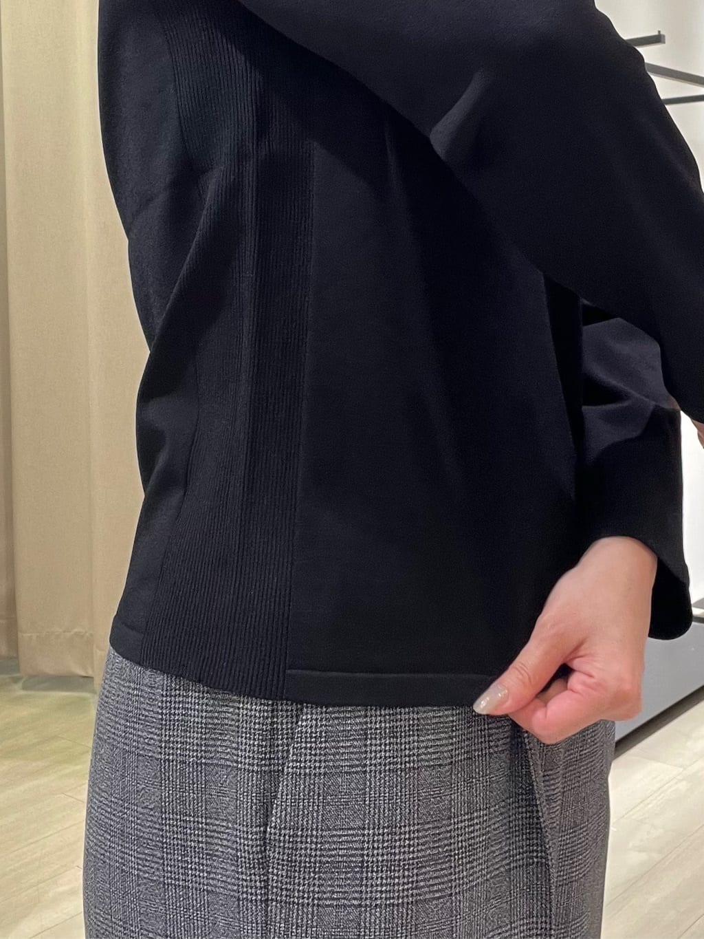 TOMOMIさんの「INDIVI｜【洗える】Vネックコンパクトニット」を使ったコーディネート