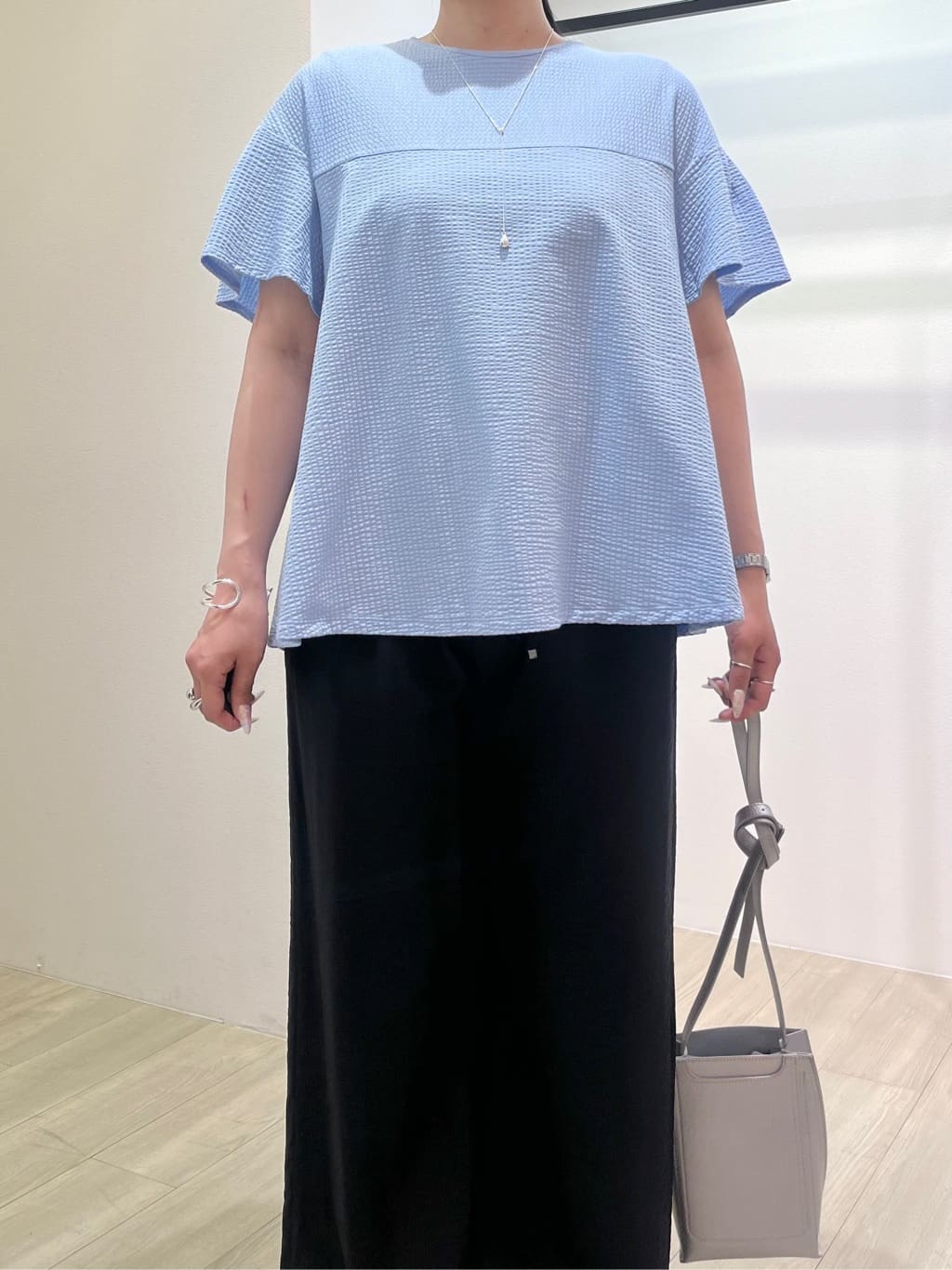 hasuさんの「INDIVI｜【洗える／UVケア／SETUP可能】ドロストワイドパンツ」を使ったコーディネート