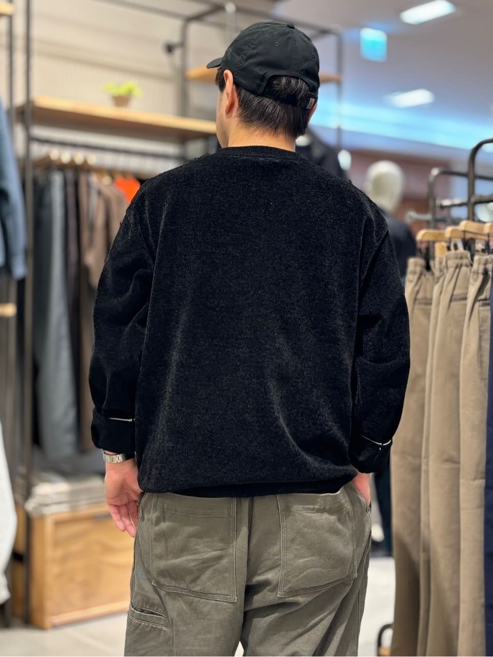 タニさんの「THE SHOP TK｜【触れるたびに心地良い】ライトモールニット　洗濯機OK/ユニセックスでおすすめ！」を使ったコーディネート