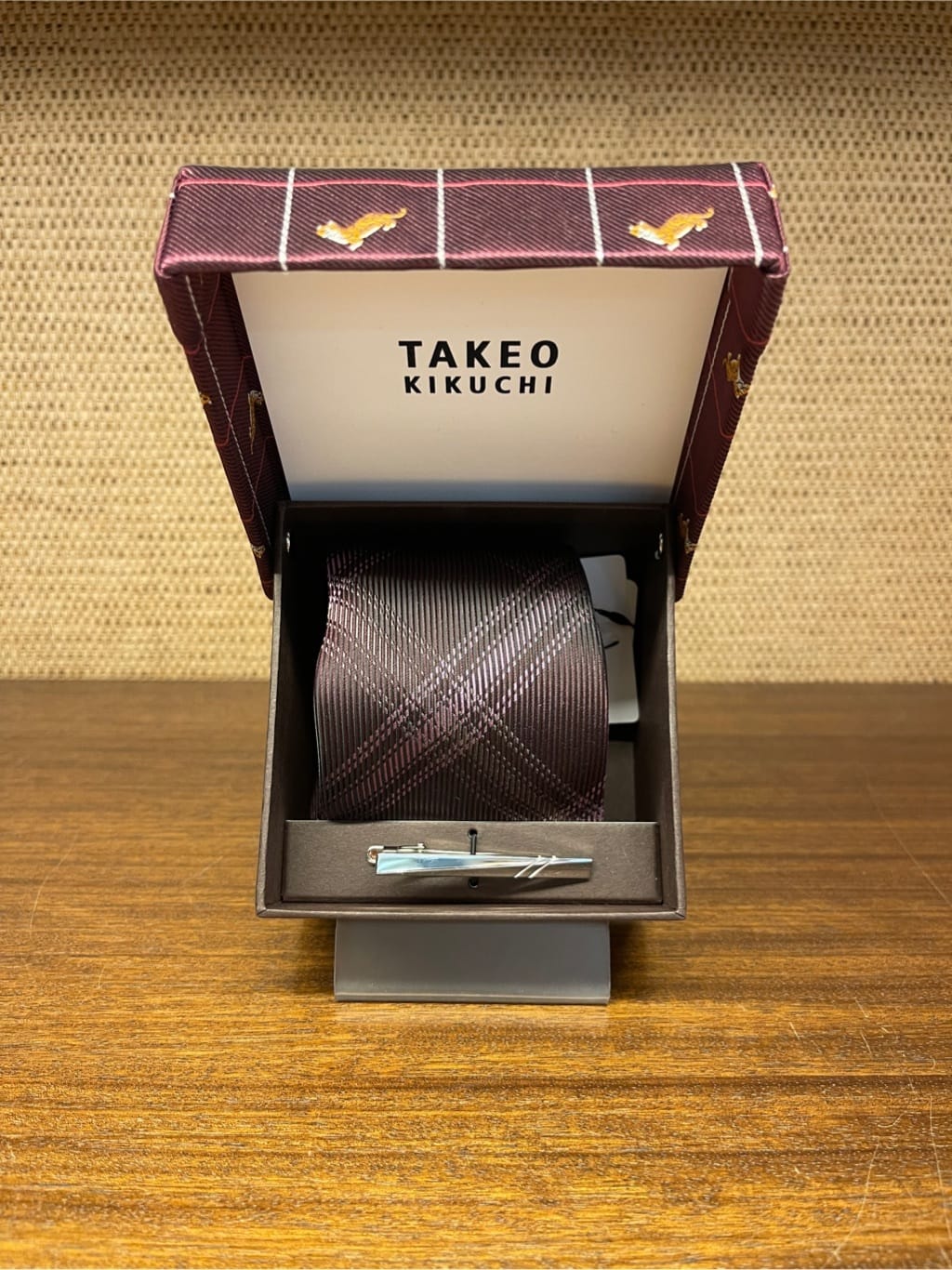 iwさんの「TAKEO KIKUCHI｜猫チェンジタイ タイバーBOX」を使ったコーディネート