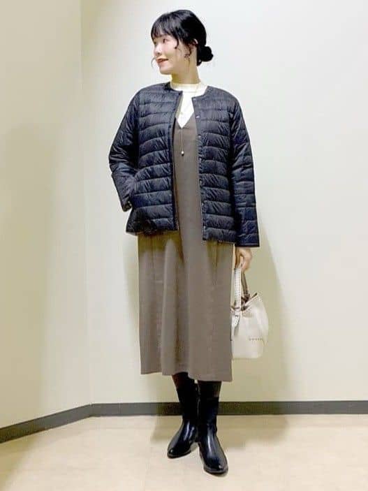  beni_gingerさんの「Reflect｜【すっきりシルエット】スエードライクジャンパースカ―ト」を使ったコーディネート