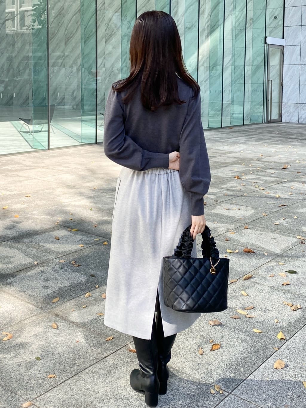 みさかさんの「index｜ゴールドパーツ付きボウタイニット【洗濯機OK】《10col／XS～LL》」を使ったコーディネート