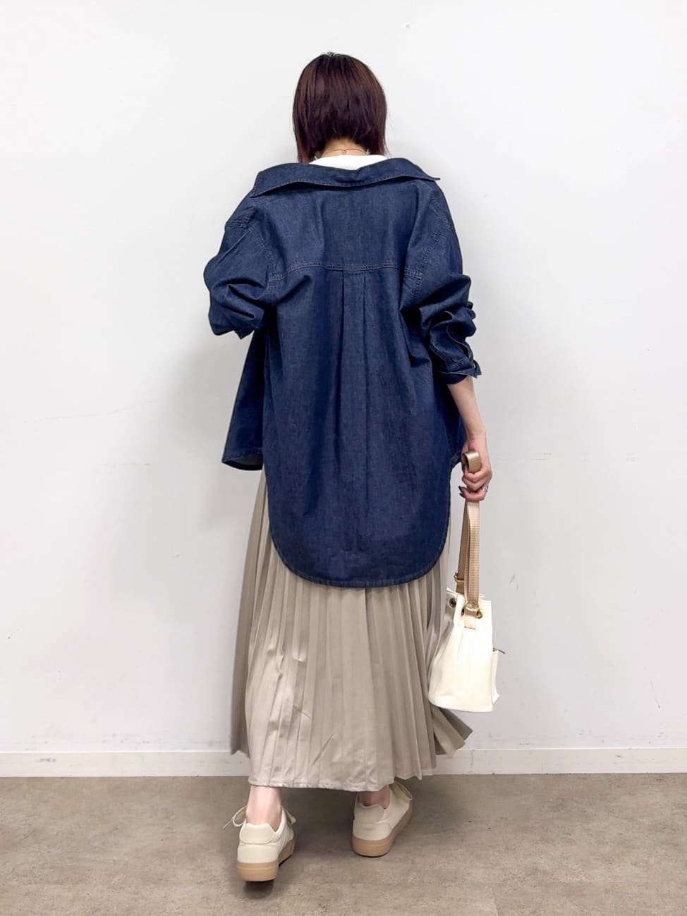 𝐜𝐡𝐢𝐤𝐚さんの「SHOO･LA･RUE｜【2点セット/ひんやり】レースビスチェ＋Tシャツ」を使ったコーディネート