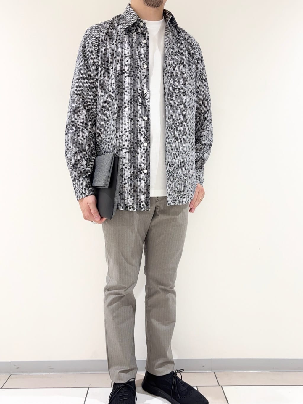 及川さんの「TAKEO KIKUCHI｜【COOL CITY WEAR】ワンポイント刺しゅう ポケットTシャツ /接触冷感」を使ったコーディネート