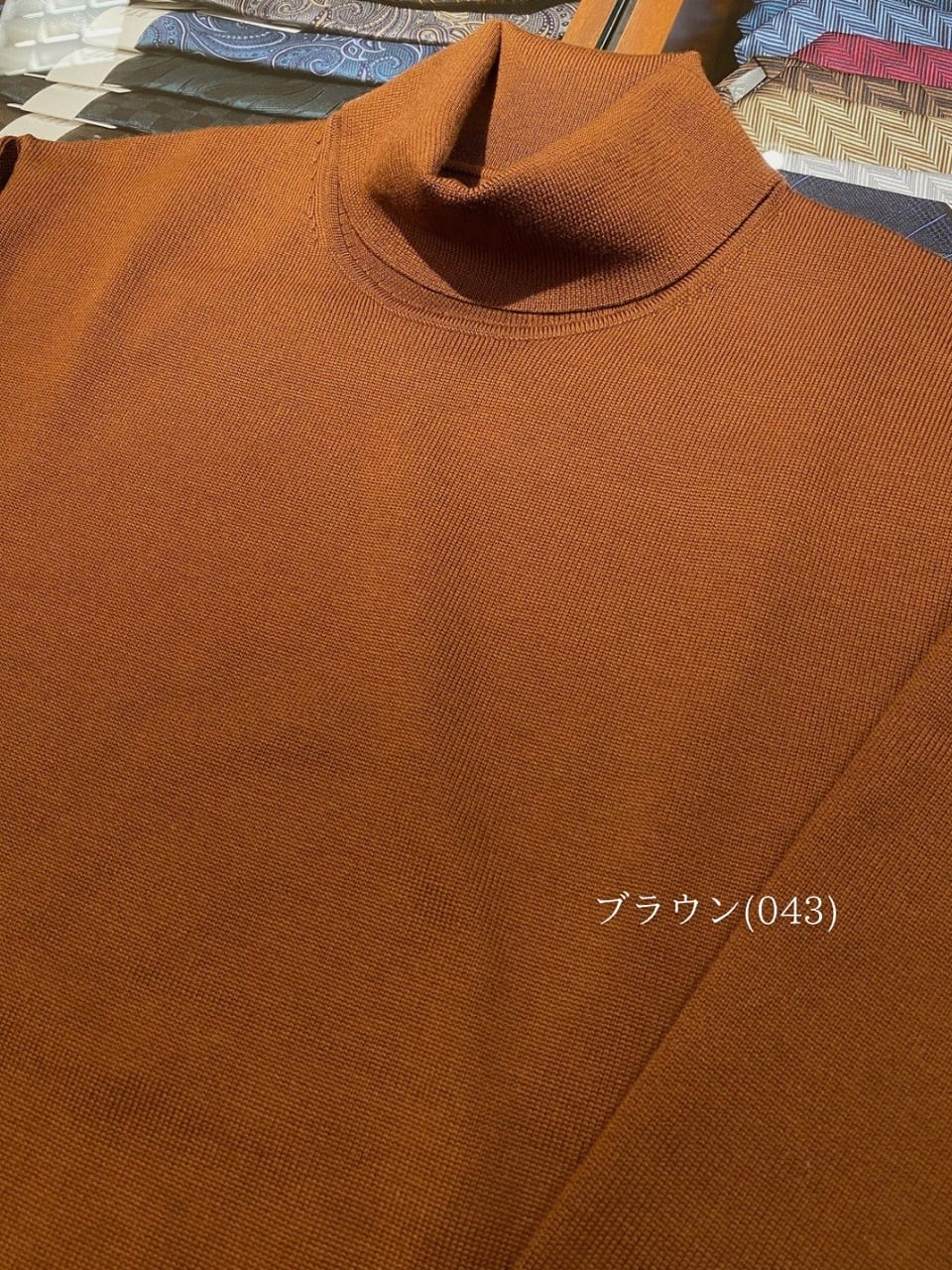 小南大和さんの「TAKEO KIKUCHI｜アンチピリング タートルネック ニット」を使ったコーディネート
