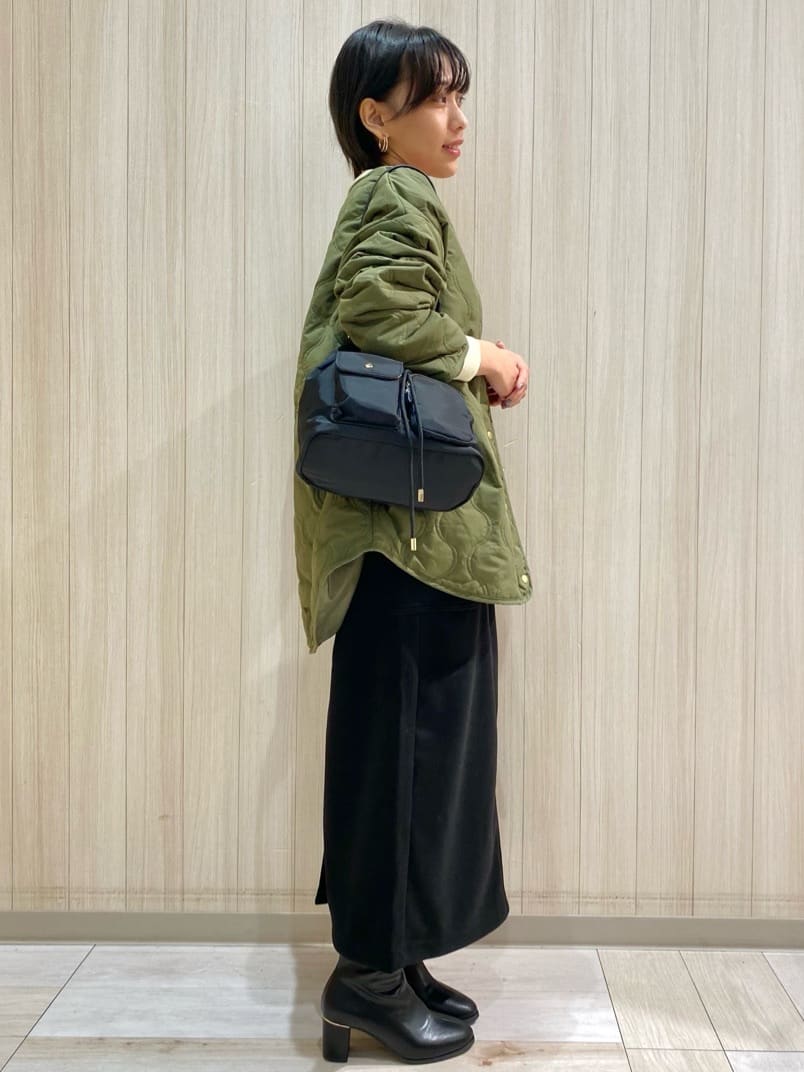 suzuさんの「SHOO･LA･RUE｜【洗濯機可/ちくちくしにくい】大人のための スウェットライク刺繍ロゴニット」を使ったコーディネート