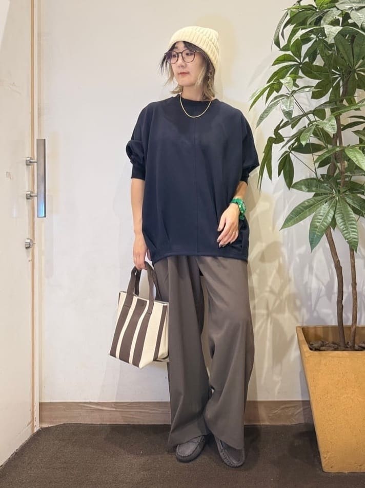 misakiさんの「SHOO･LA･RUE｜【S-LL/体型カバー】とろみ感が心地よい 裾タック ドルマンチュニック」を使ったコーディネート