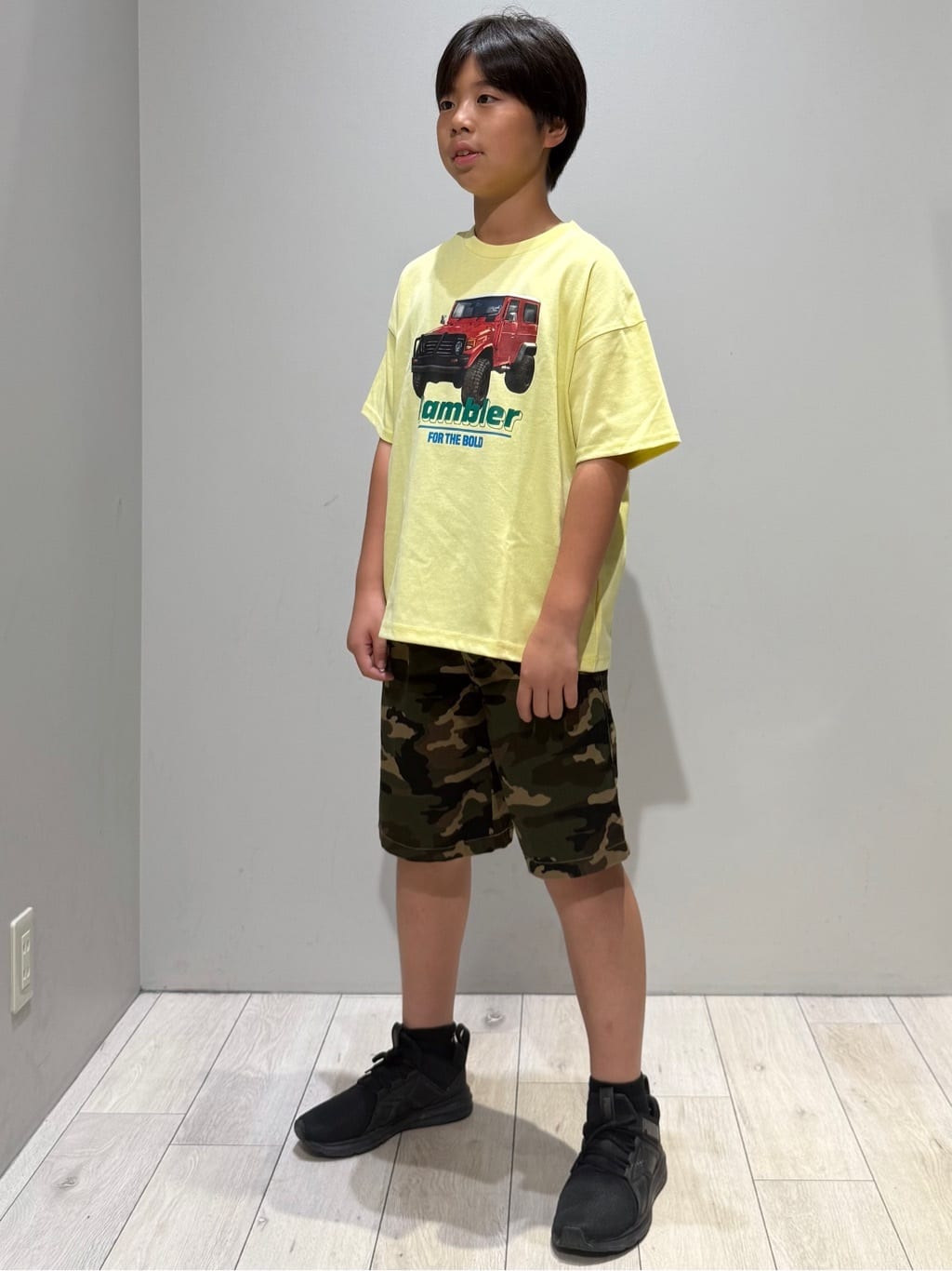 kuboさんの「THE SHOP TK｜【110－160】カープリントTシャツ/洗濯機OK」を使ったコーディネート