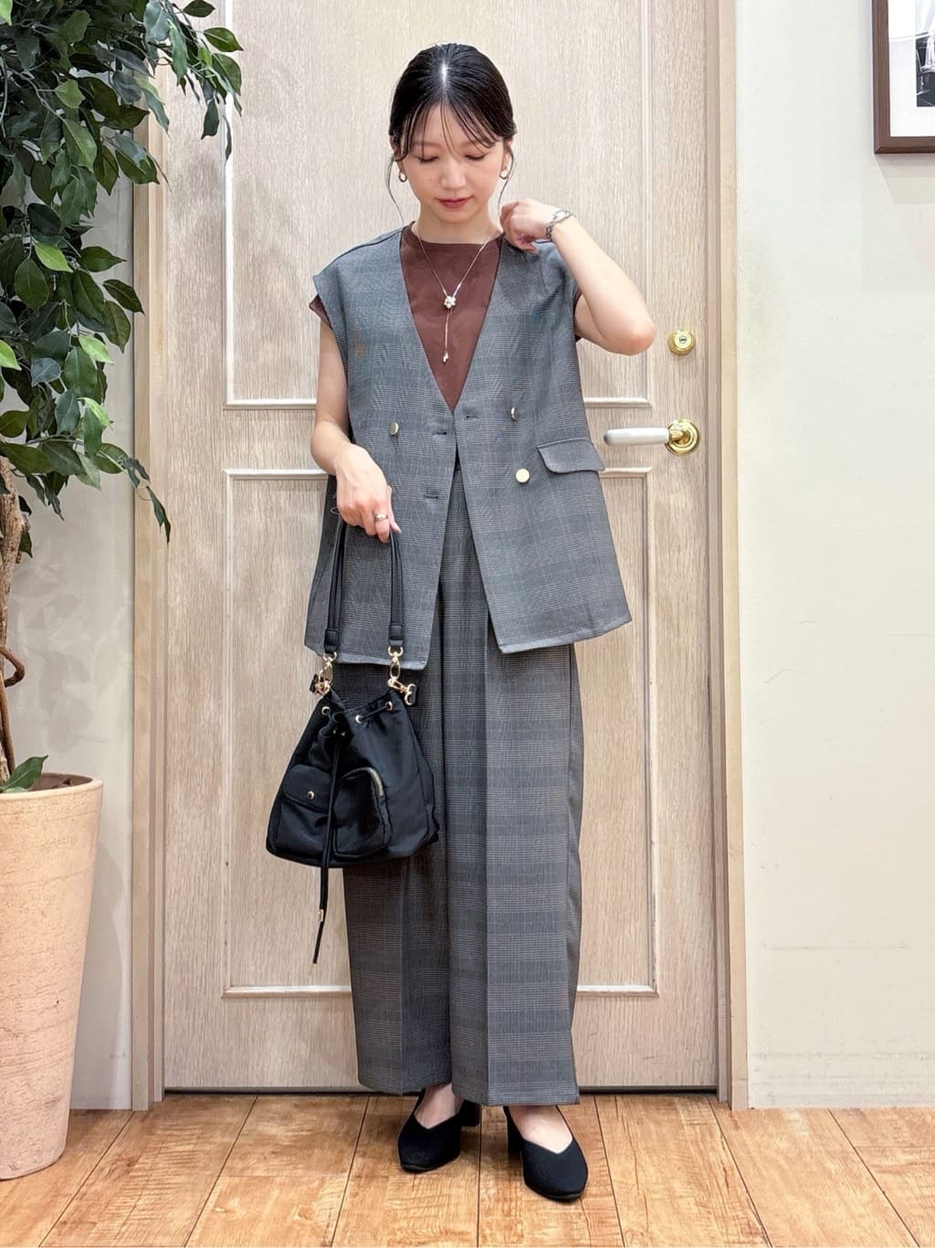 なみさんの「SHOO･LA･RUE｜【S-LL/セットアップ可/洗濯後しわになりにくい】ダブルベスト」を使ったコーディネート