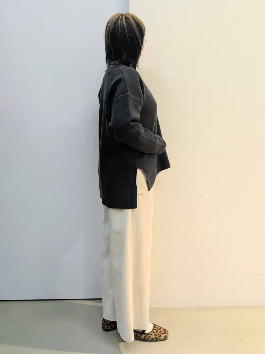 kotoさんの「THE SHOP TK｜【体型カバー】ゆったり サイドスリットニット」を使ったコーディネート