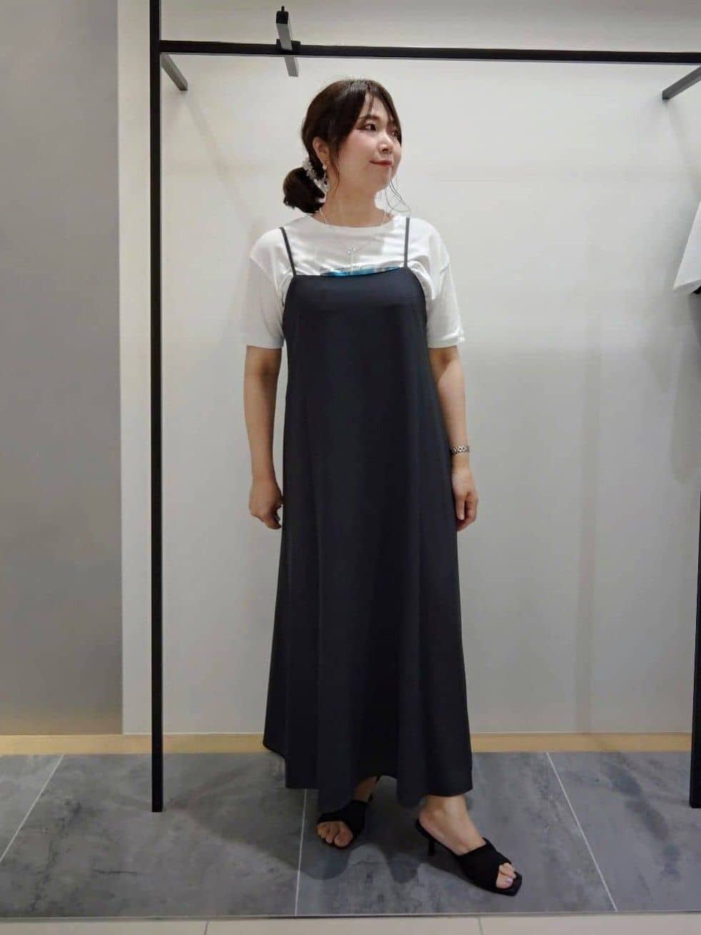 TOMOMIさんの「INDIVI｜バイカラーショートネックレス」を使ったコーディネート
