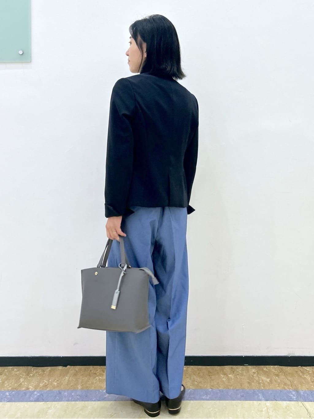 su.さんの「index｜【抗菌防臭加工／生活防水】メタルパーツVフラットパンプス」を使ったコーディネート