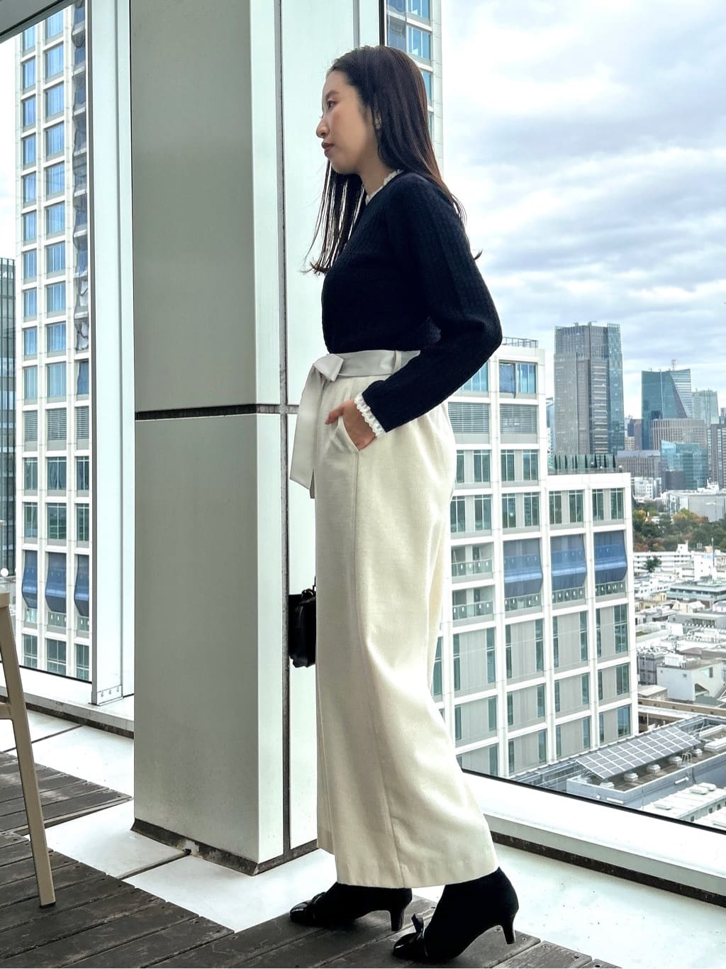 teiさんの「Couture brooch｜【上品華やか・通勤】ラメツイード ワイドパンツ」を使ったコーディネート