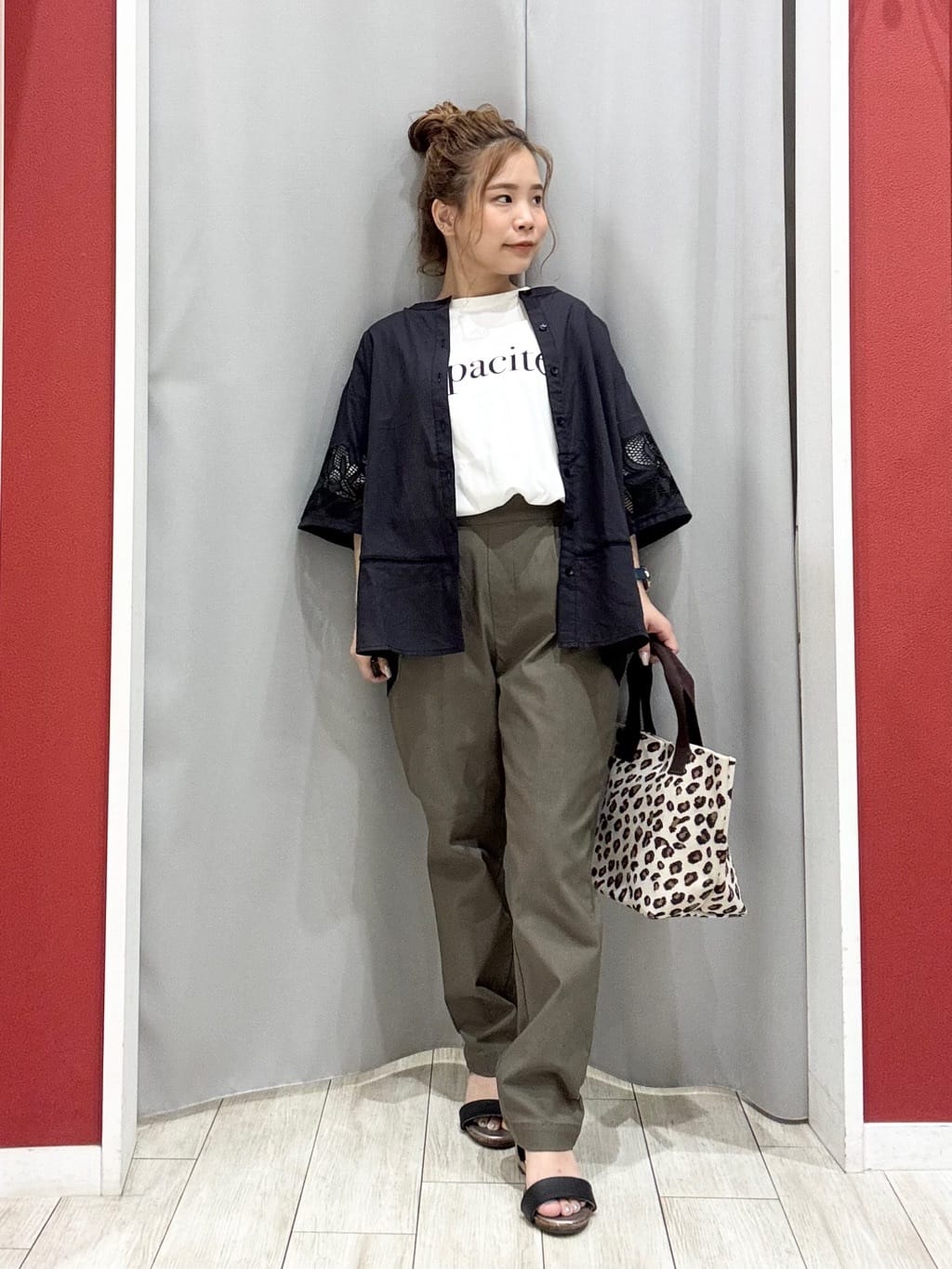shioさんの「SHOO･LA･RUE｜【S-LL/6分袖】レースデザインで華やか見え お袖刺繍ブラウス」を使ったコーディネート