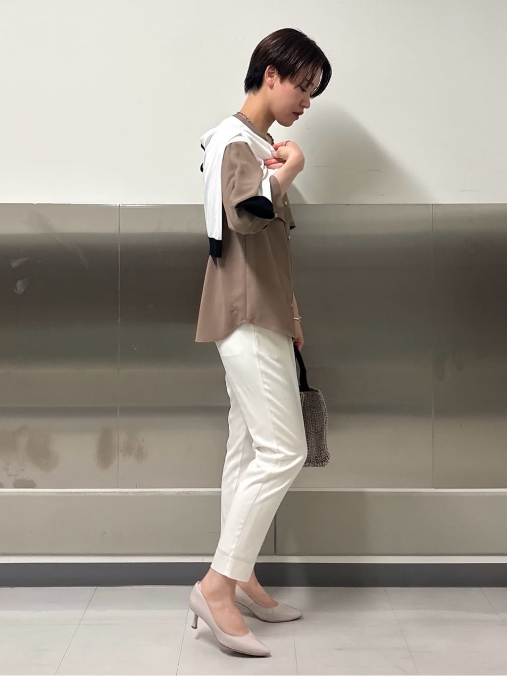 kanaeさんの「INDIVI｜【羽織りとしても活躍！】ケープカラーブラウス」を使ったコーディネート