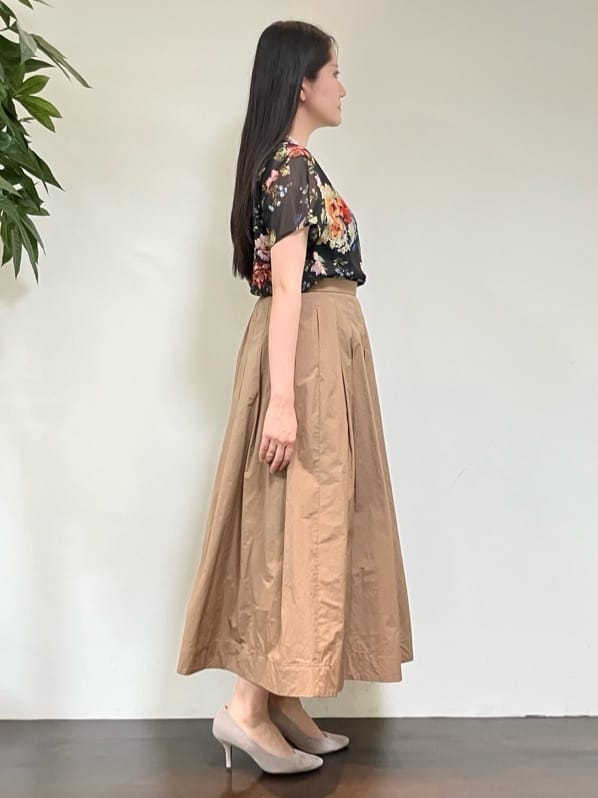 カレンさんの「UNTITLED｜【セットアップ可/花柄エレガント】アンティークフラワー柄ブラウス」を使ったコーディネート
