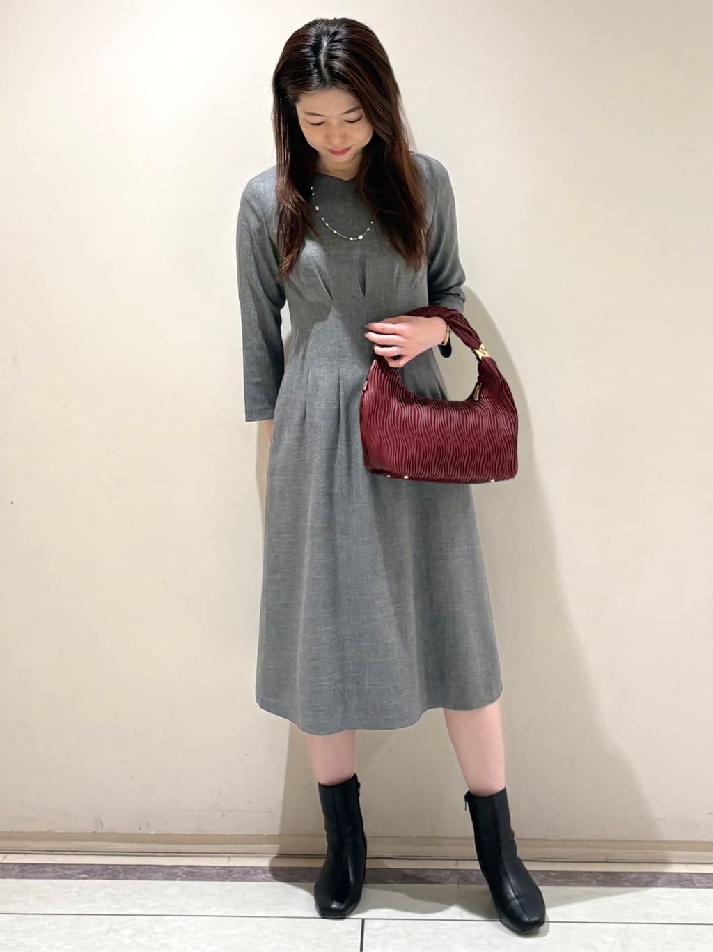sakiさんの「COUP DE CHANCE｜【手洗い可／日本製】タックデザインワンピース」を使ったコーディネート
