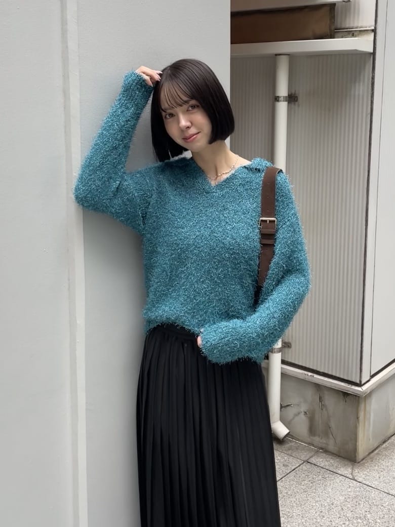 NATSUMIさんの「grove｜【最終お値下げ！！】ラメフェザーヤーン オープンカラーニット」を使ったコーディネート