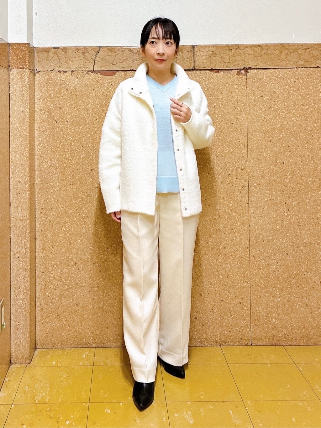 hattoriさんの「INDIVI｜【洗える／毛玉になりにくい】エクストラファインウール Vネックニット」を使ったコーディネート
