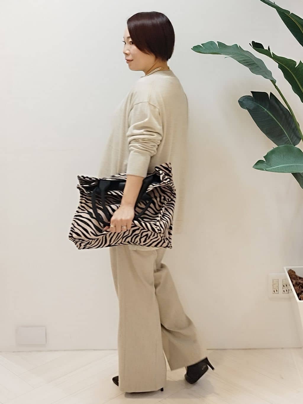 s u g iさんの「UNTITLED｜【アンサンブル可/洗える/ボタンなし】シルクウールカシミヤ 着流しカーディガン」を使ったコーディネート