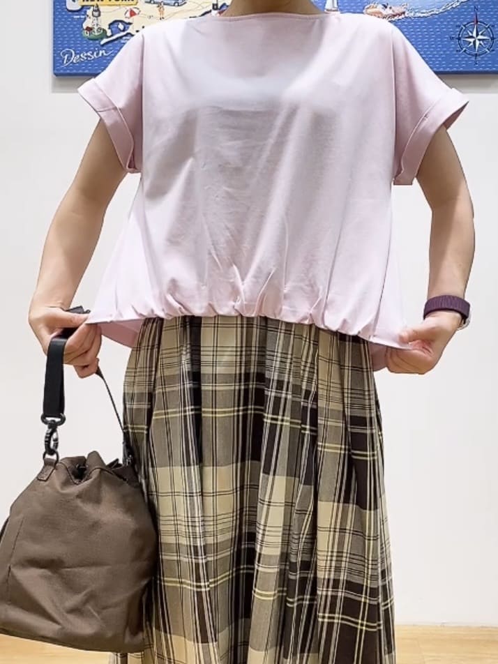 Hamaさんの「Dessin｜【二の腕カバー／UVカット】ロールアップスリーブ裾ギャザーカットソー」を使ったコーディネート