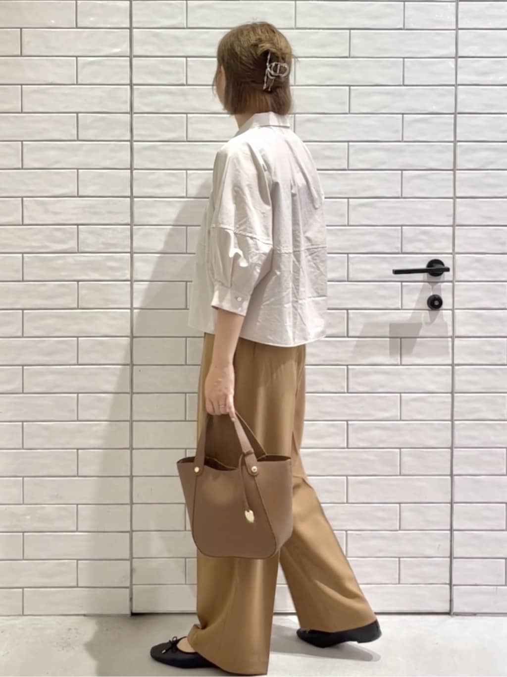 しおりさんの「OPAQUE.CLIP｜切替フォルムシャツ【洗濯機洗い可】」を使ったコーディネート