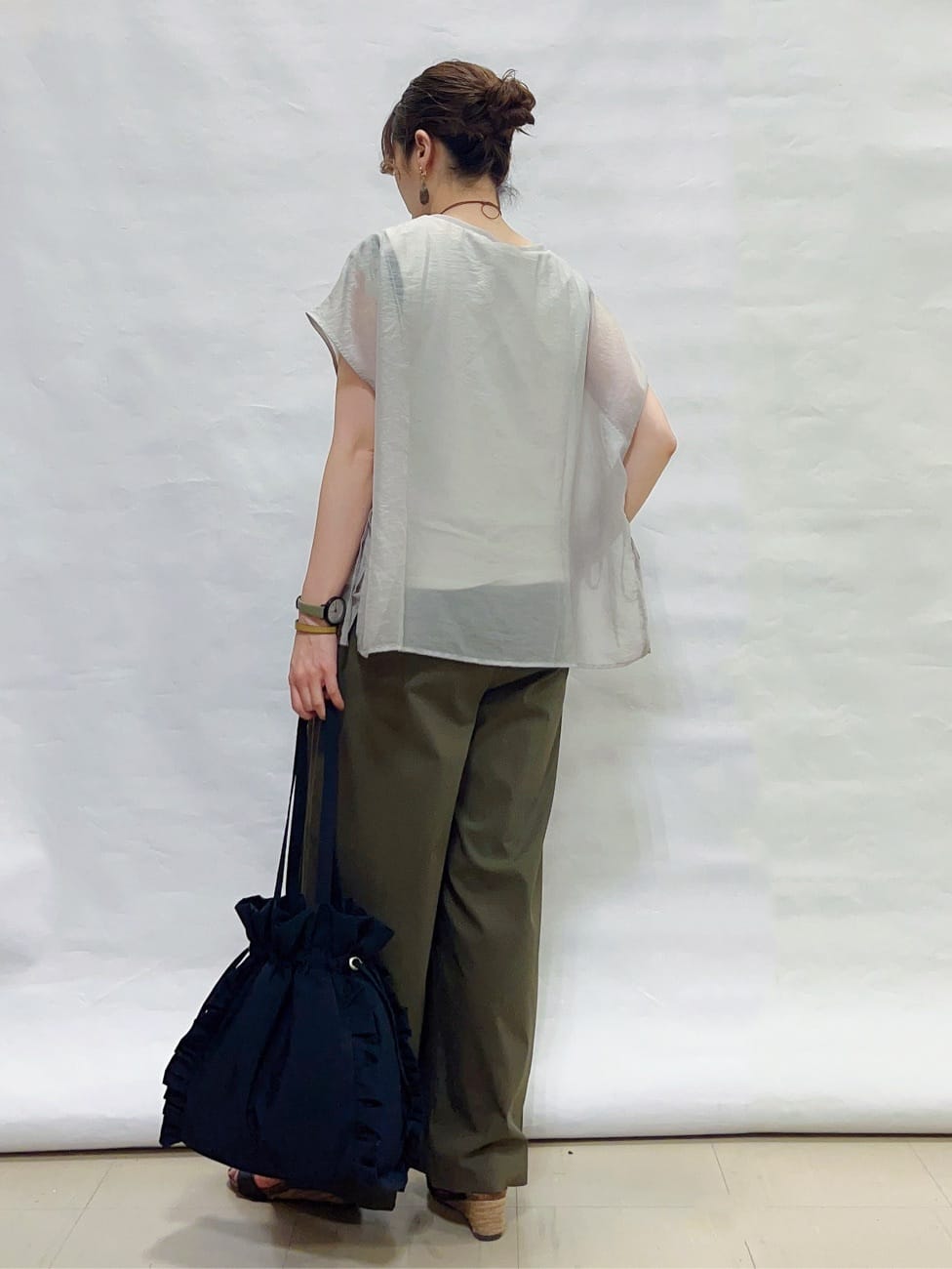 まっつんさんの「SHOO･LA･RUE｜【洗える/S-LL】上品なシアー感 レイヤード風トップス」を使ったコーディネート