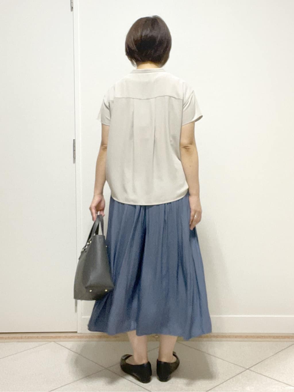 hanaさんの「Reflect｜【インナーに◎／すっきり見え！長め丈】タックデティールブラウス」を使ったコーディネート