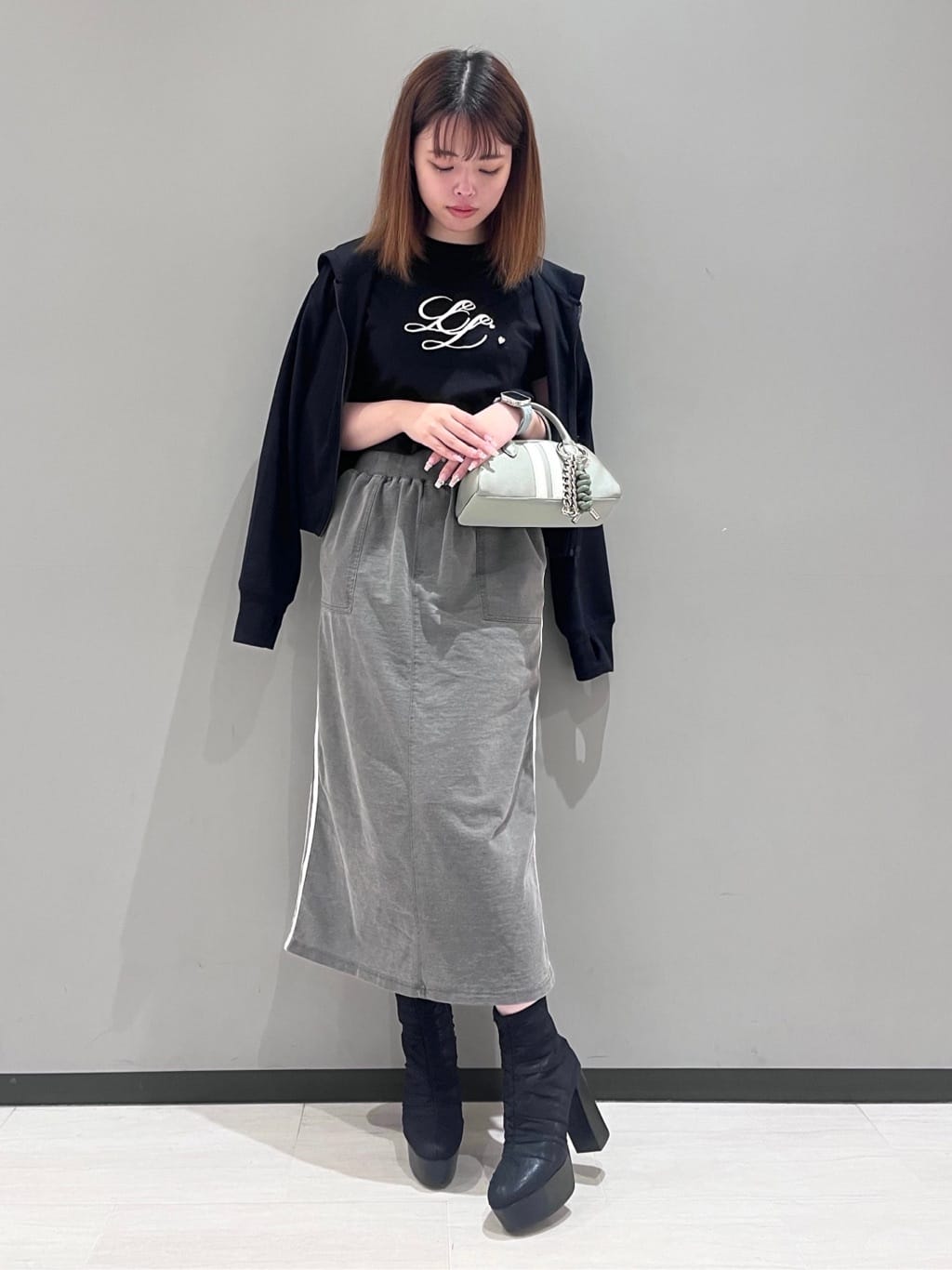 RISAさんの「ESPERANZA｜【ラク盛り／ショートブーツ】リピーター続出／脚長美脚 厚底シャーリングブーツ」を使ったコーディネート
