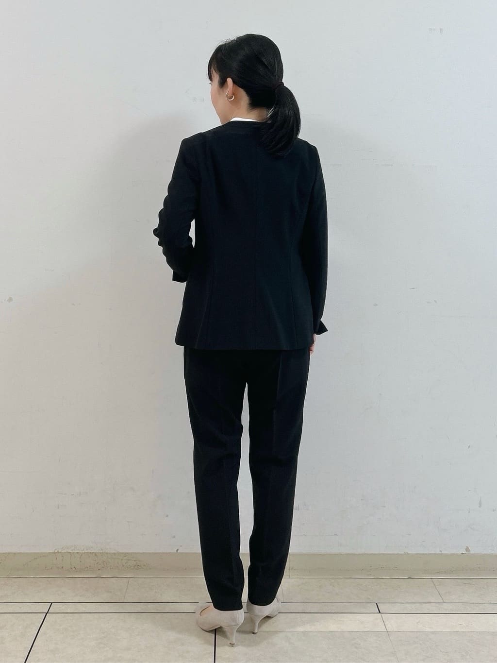 hattoriさんの「INDIVI｜【洗える／UVケア／スーツ】ストレッチノーカラージャケット」を使ったコーディネート