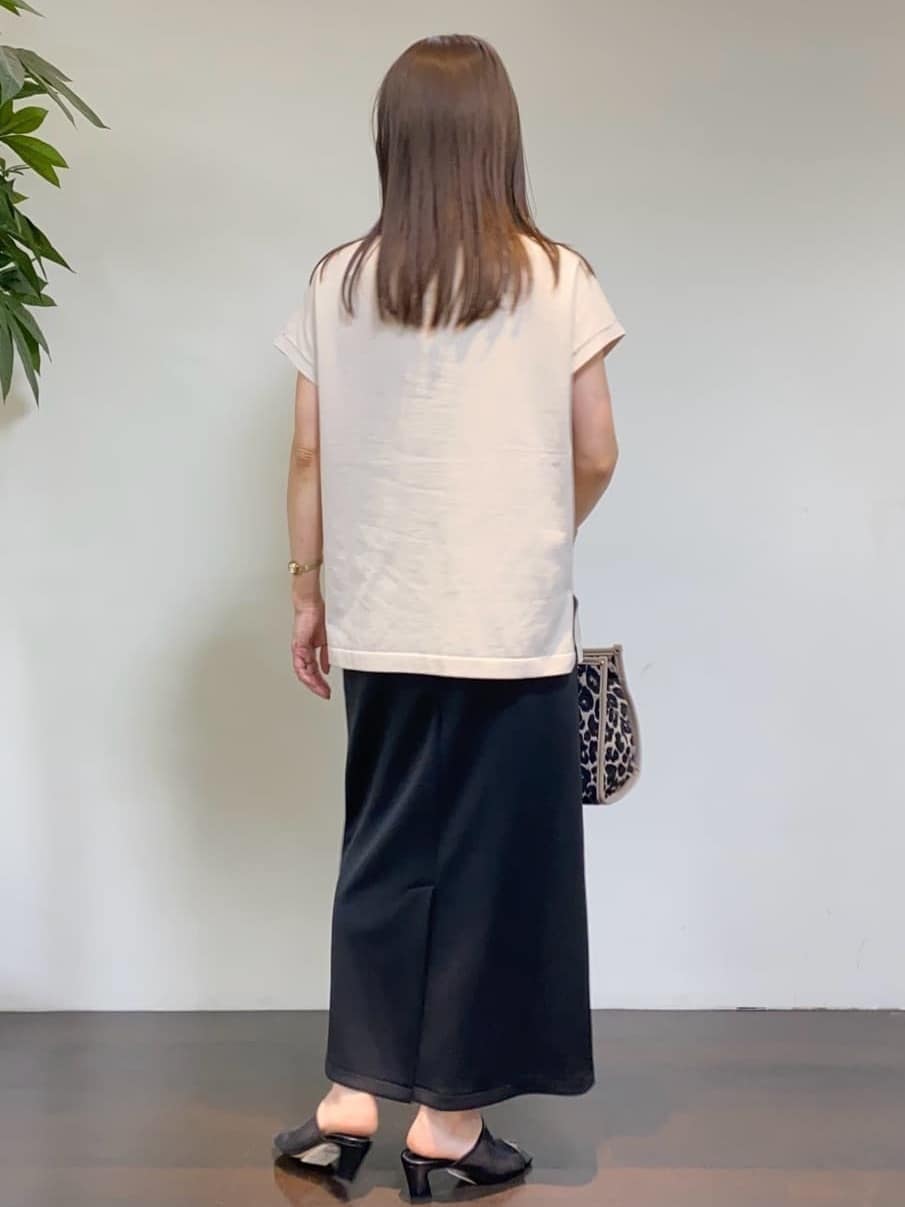 tomoさんの「UNTITLED｜【後ろウエストゴム/ストレッチ性/オンオフ】ジャージナロースカート」を使ったコーディネート
