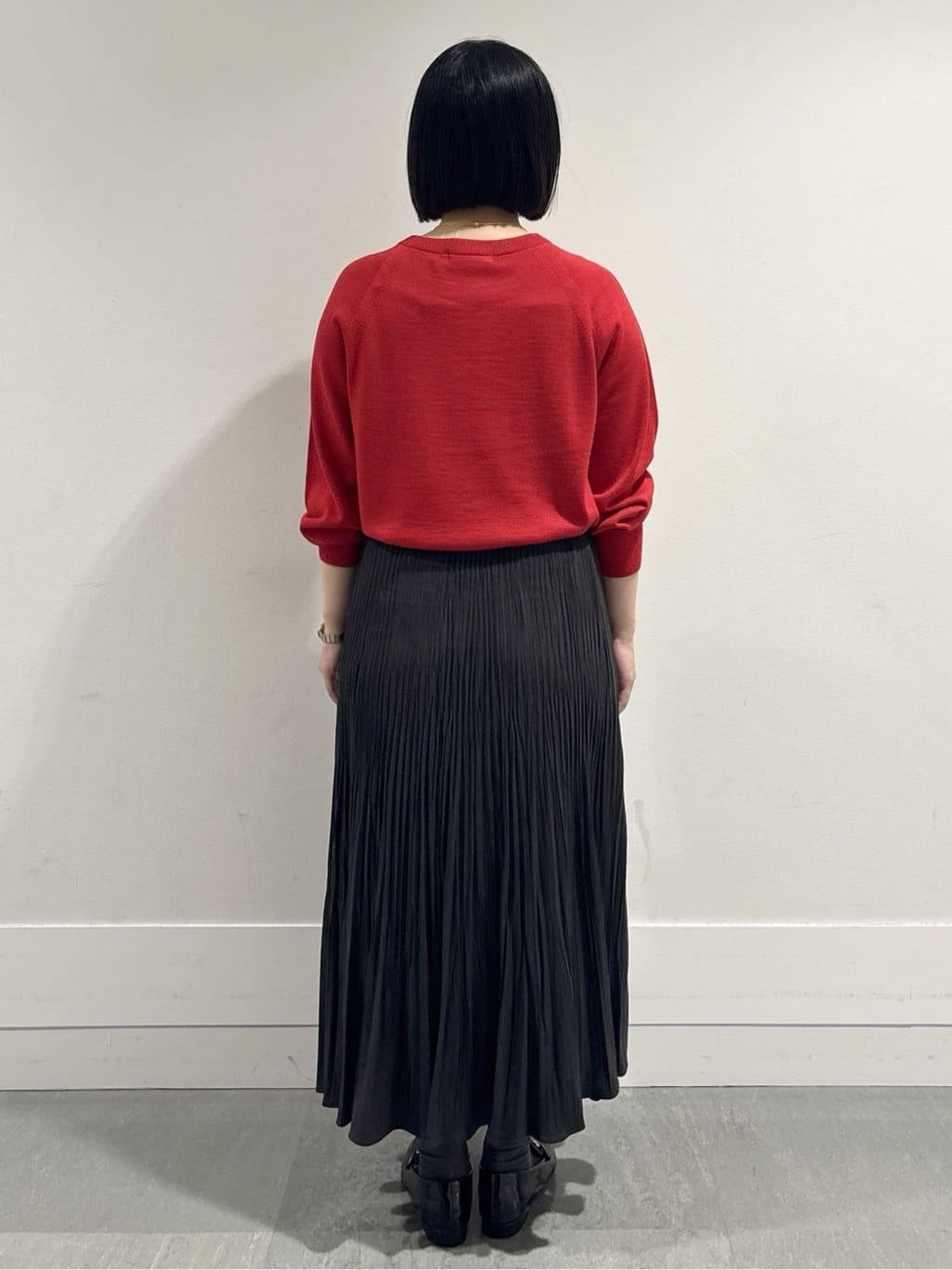 モエカさんの「UNTITLED｜【シワ知らず/ウエストゴム】スエード風プリーツスカート」を使ったコーディネート