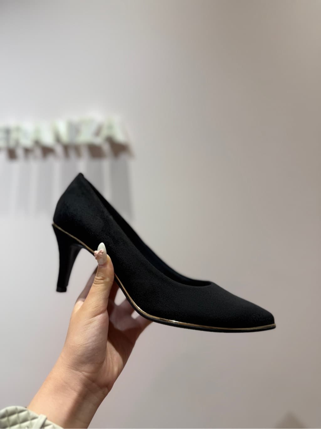 neinaさんの「ESPERANZA｜【12時間パンプス】約7.5㎝　歩きやすくて疲れにくい」を使ったコーディネート