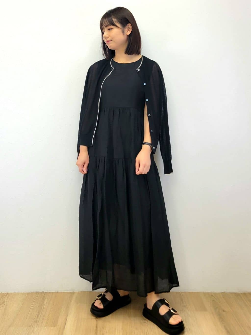 LISAさんの「OPAQUE.CLIP｜配色シアークルーニットカーディガン【洗濯機洗い可／抗ピル】」を使ったコーディネート