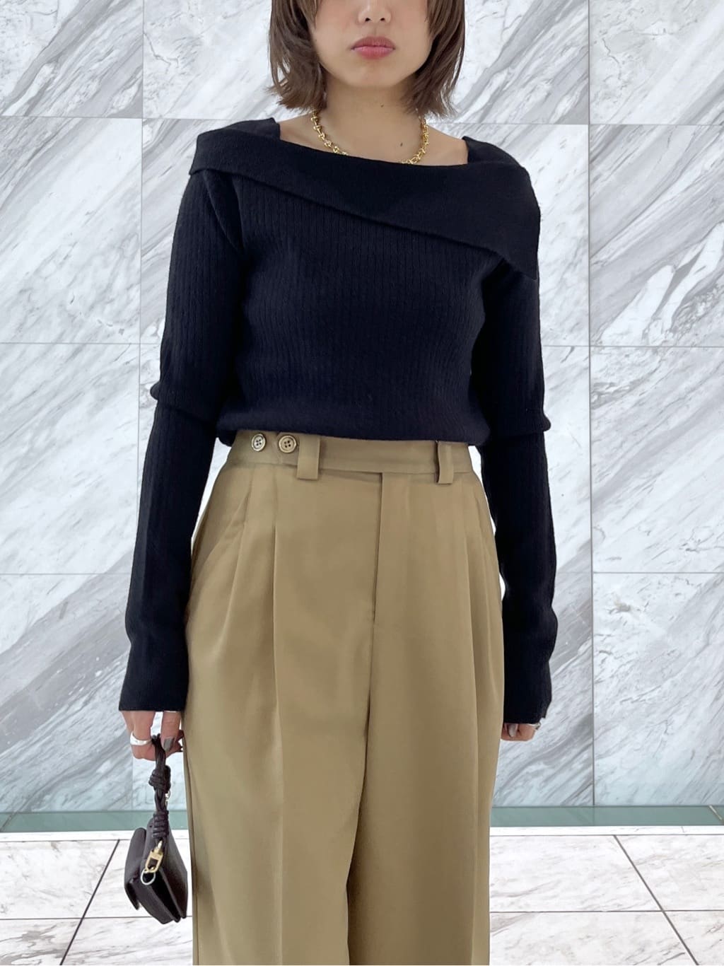 Harukaさんの「INDIVI｜【再入荷】アシメオフショルニット」を使ったコーディネート