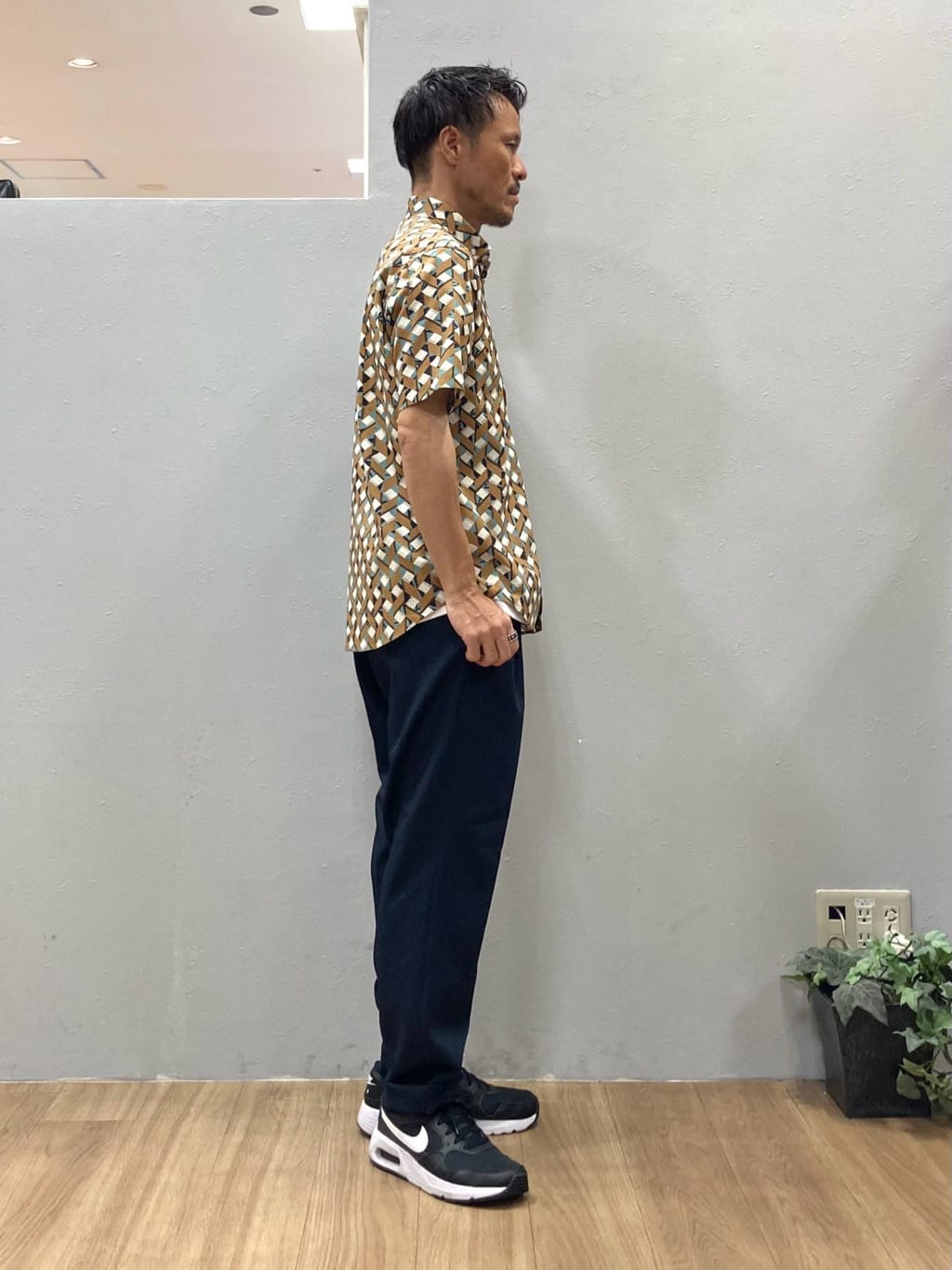 シュンさんの「TAKEO KIKUCHI｜【COOL CITY WEAR】籠目アート柄 サッカーシャツ /通気性」を使ったコーディネート