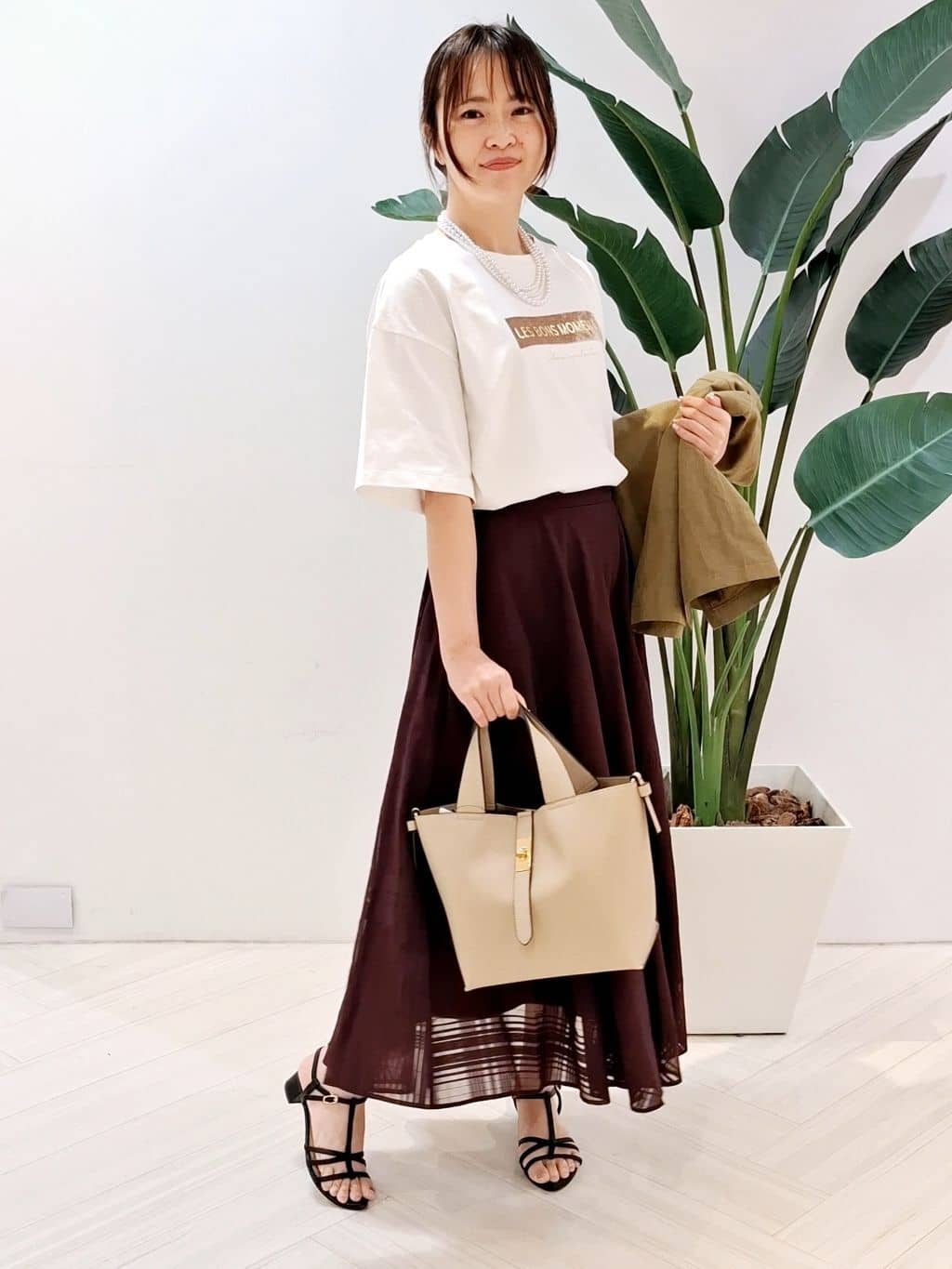 YuKaRiさんの「UNTITLED｜【コットン100/ゆったり/ショート丈/洗える】ベロアロゴTシャツ」を使ったコーディネート