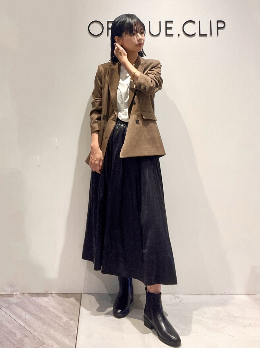 あいさんの「OPAQUE.CLIP｜メタリック刺繍ロゴTシャツ【接触冷感／洗濯機洗い可】」を使ったコーディネート