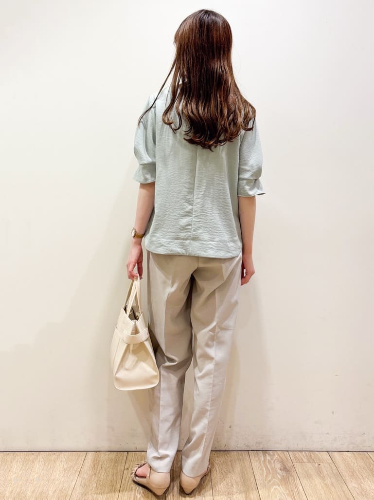 ayaさんの「index｜《8色展開／XS-LLサイズ》タックパフスリーブブラウス【洗濯機洗い可／吸水速乾／防シワ／抗ピル】」を使ったコーディネート